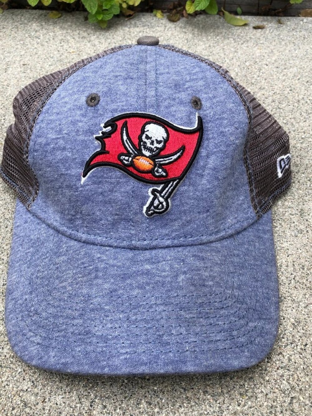 NEW ERA Tampa Buccaneers Trucker Hat Women's Blue Adjustable Cap 9Forty Snapback